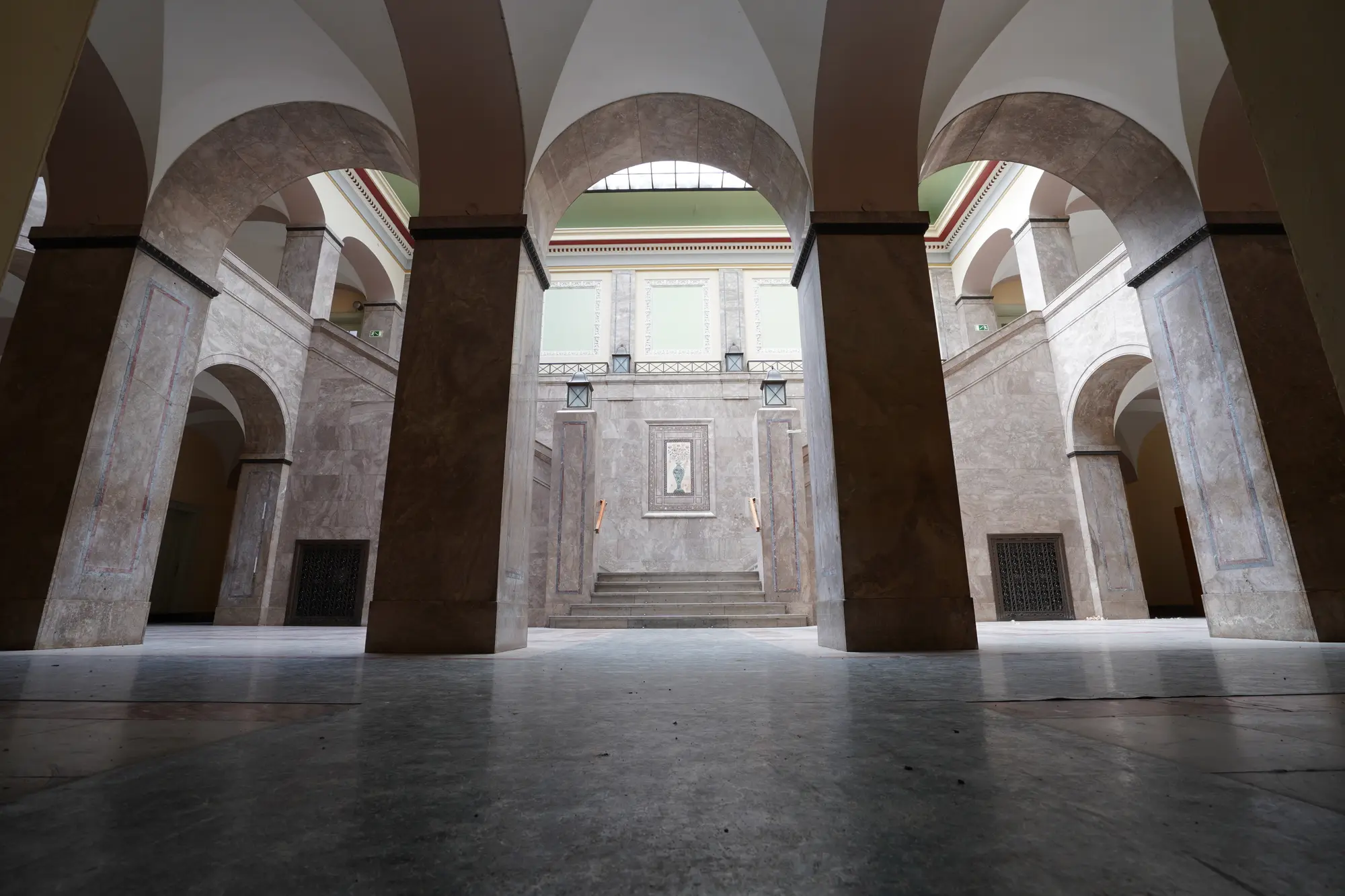 Die Halle.