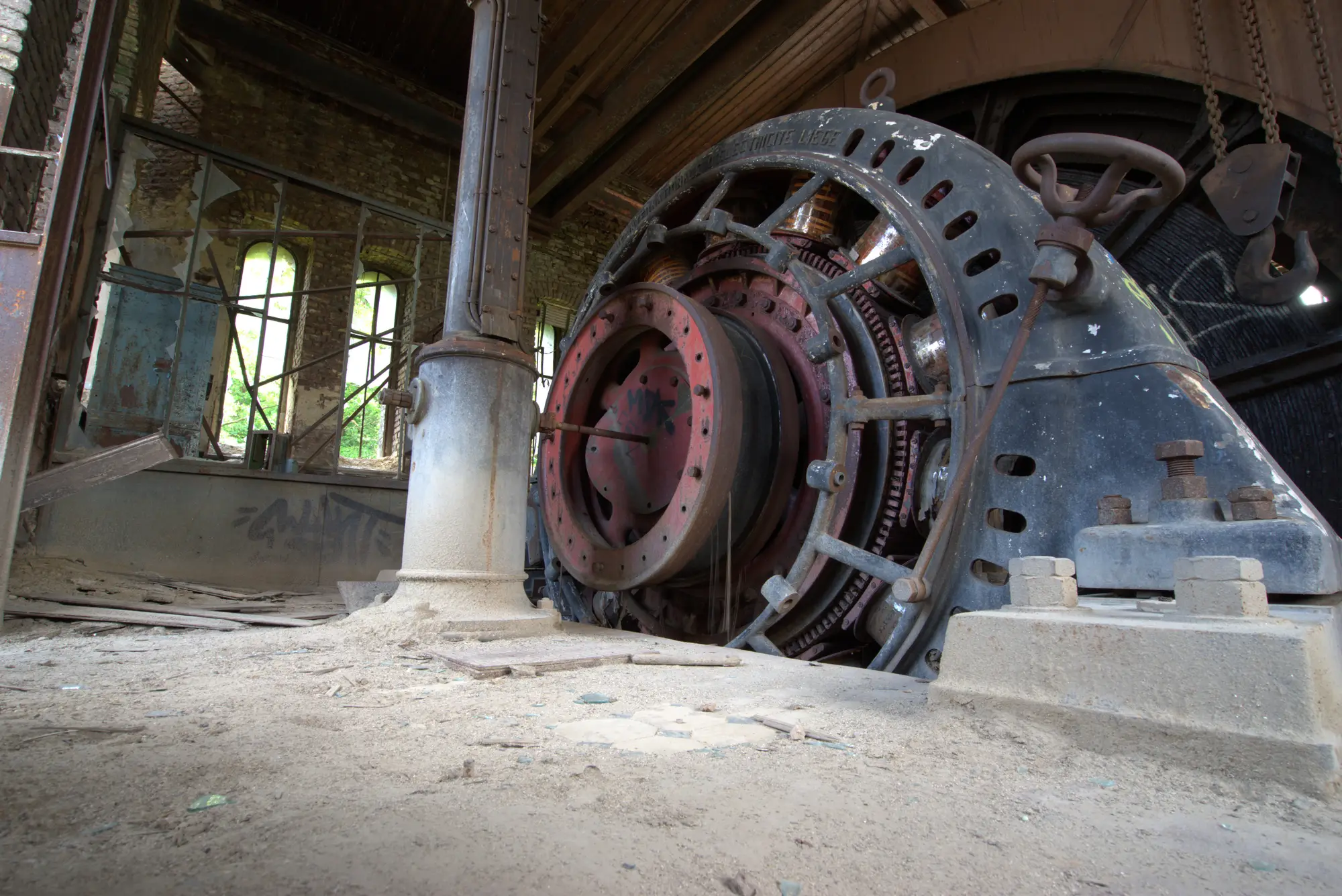 Der Generator, so groß wie ein Zimmer.