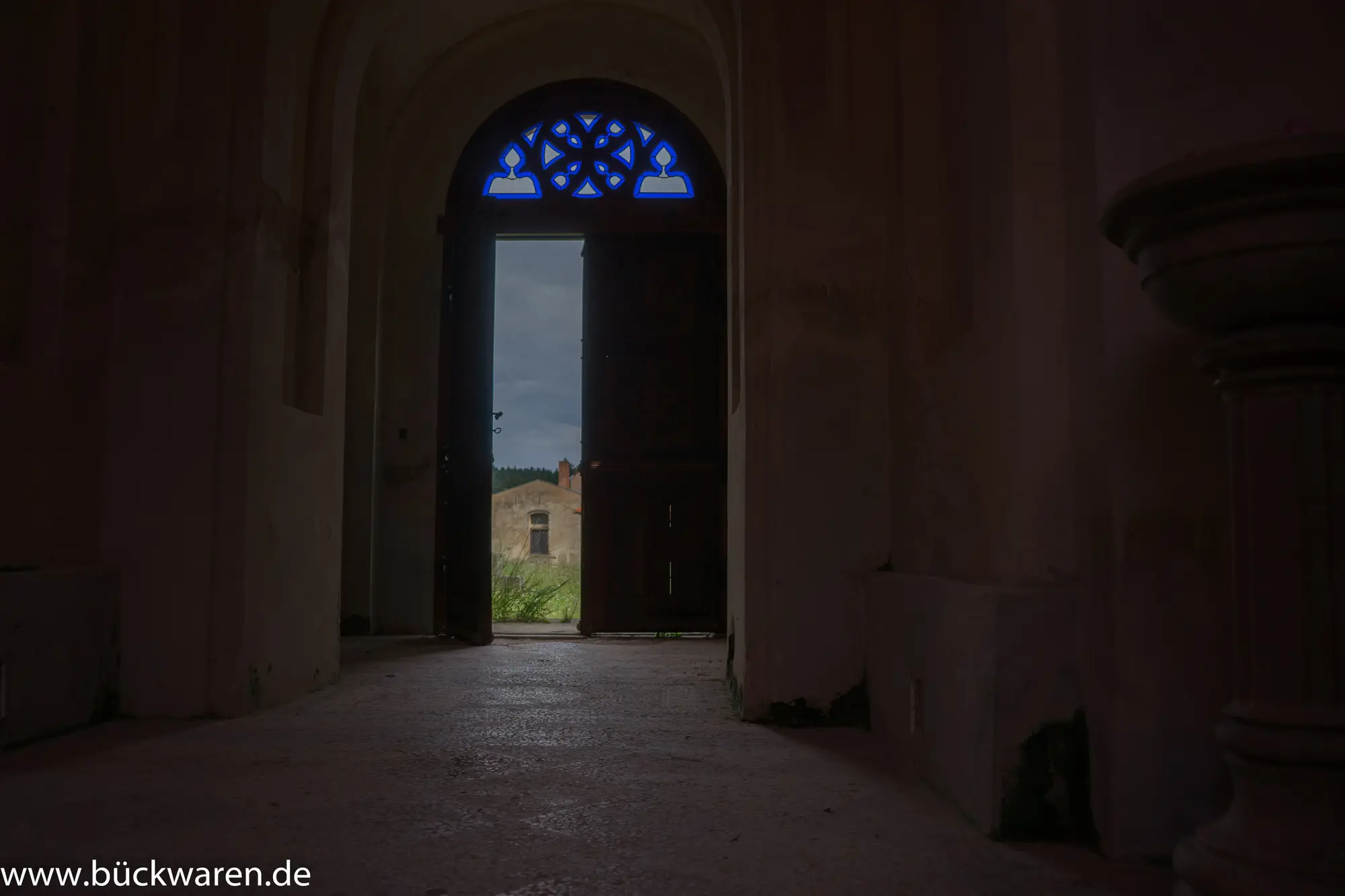 Blick nach draußen. Da steht noch mehr leer.