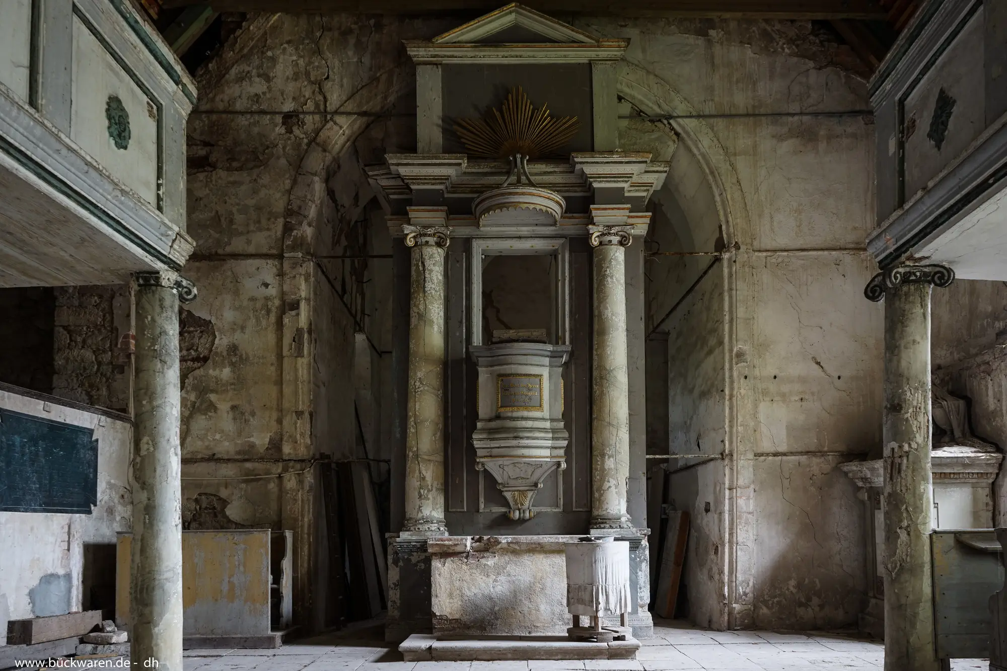 Die Schlosskapelle. Kanzelaltar, klassisch.