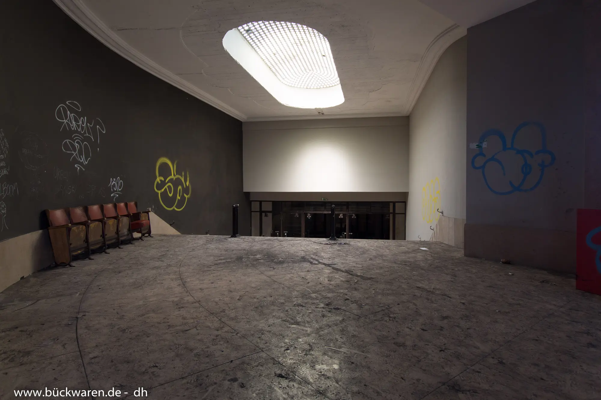 Das Foyer unterm Oberlicht.